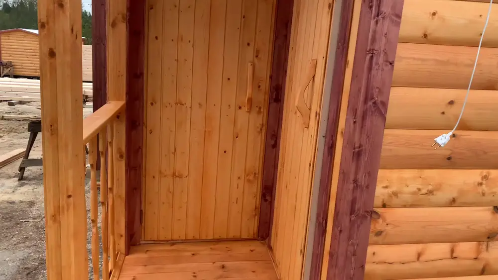 Закрытый тамбур с крыльцом для дров на бане 2,3×8