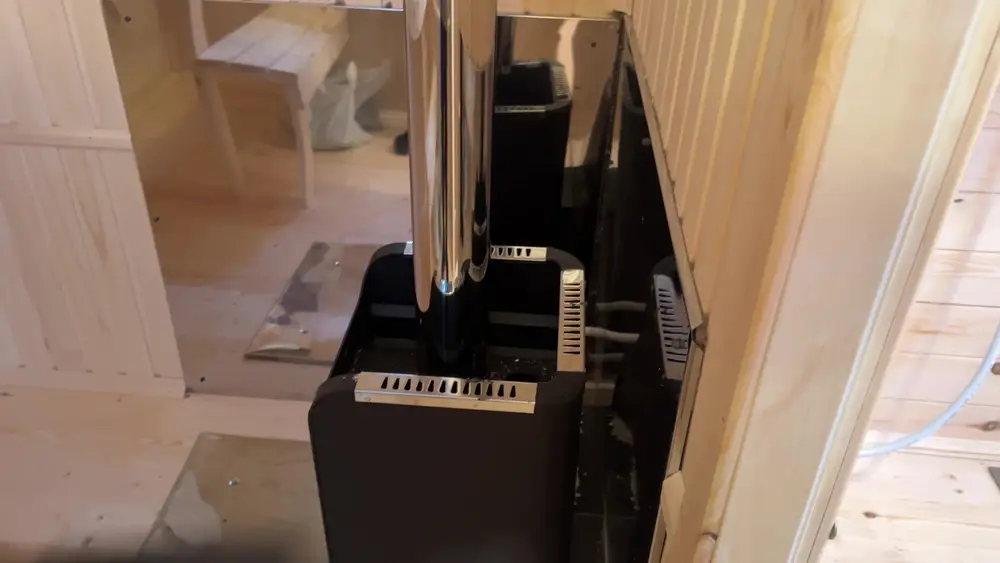 Печь Ермак 12-Т в парном отделении: три заводских экрана из нержавейки, дымоход