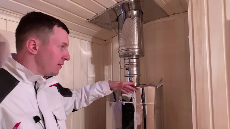 Печь встроена в утопленную перегородку, не занимает место в парной