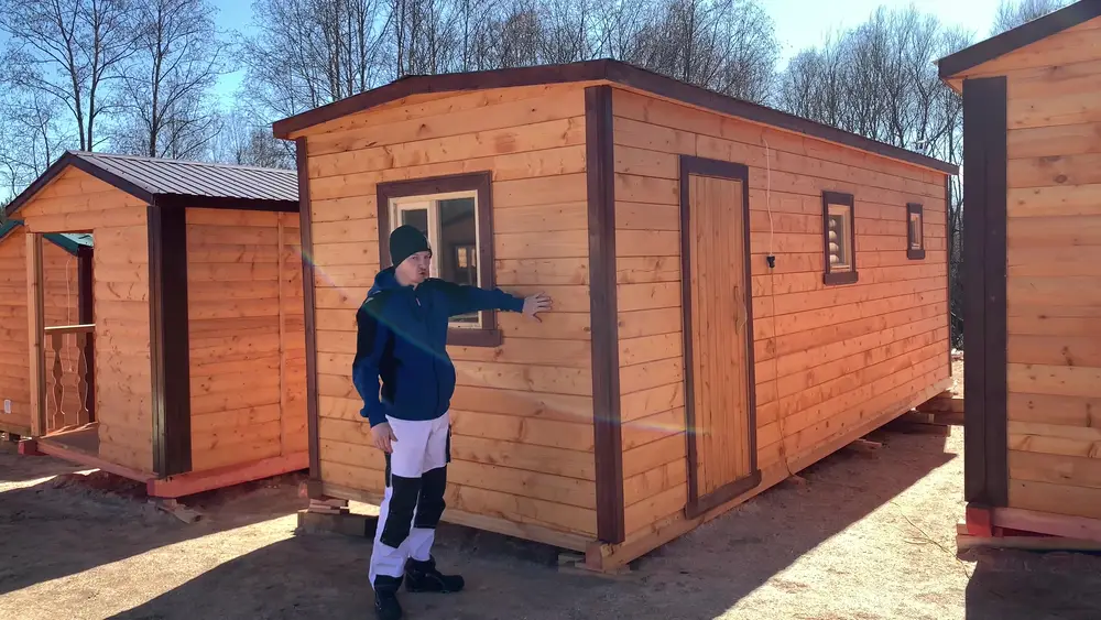 Мобильная баня 2,3 на 7 метров из профилированного прямого бруса с вентиляцией Басту в парной